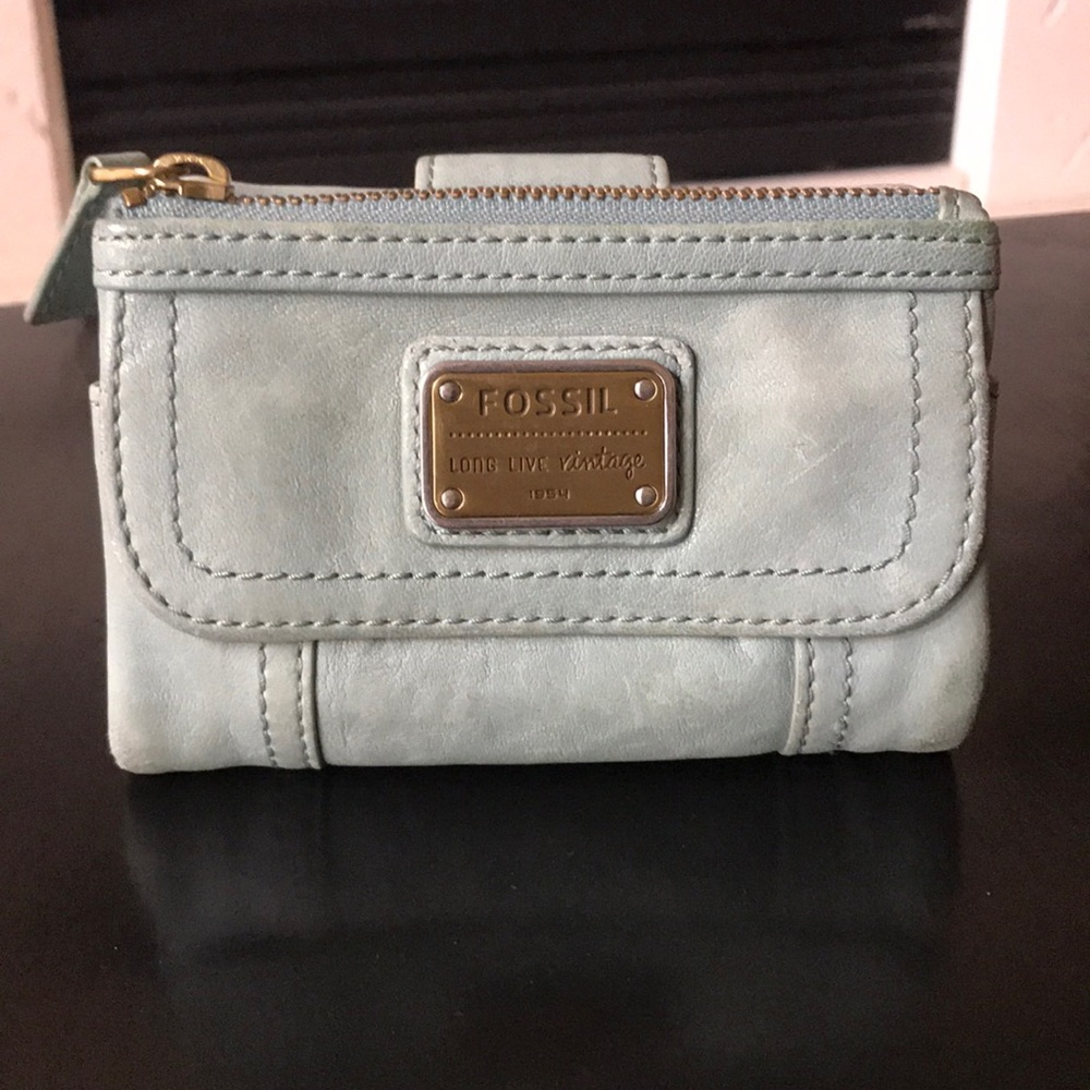 Fossil wallet, sea foam color, nice tri-fold